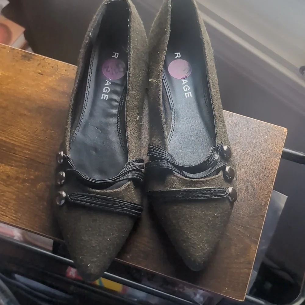 Rampage military industrial pointy toe flats green felt buckle size 8.5